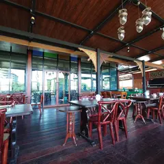 Phae Krung Kao Restaurant