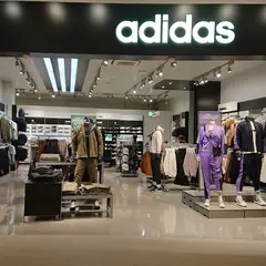 adidas Brand Core Store LaLaport EXPOCITY