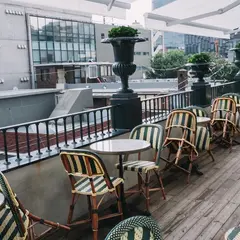 아스티에 드 빌라트 카페