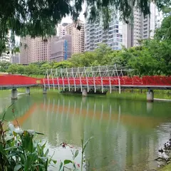 秋紅廣場