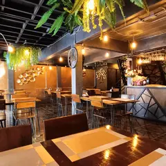 Atom Resto Phi Phi