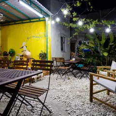 Avos and Mango Coffee Shop