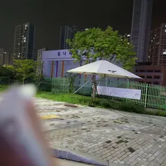 Y ホテル