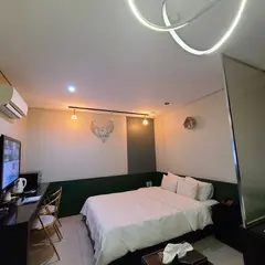 와이호텔