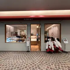 PATISSERIE À côté de T パティスリー ア コテ ドウ テ
