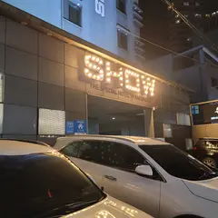 Show Hotel