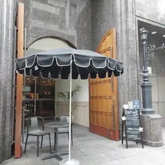 Café 馬車の扉