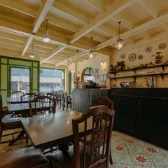 One Chun Cafe & Restaurant