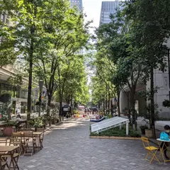 丸の内仲通り