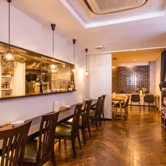 小さな町のなかのレストラン bistro