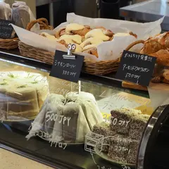 UNBORDER coffee and baked goods.