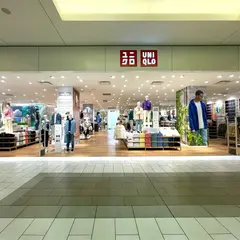 UNIQLO Metropolis at Metrotown