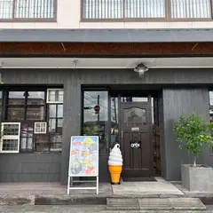 THE BOSS CAFE