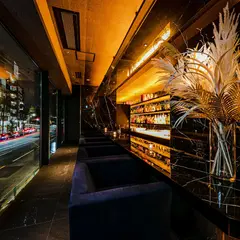 BAR ALMON NISHIAZABU (バーアルモン西麻布)