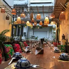 Nhà Tú - Việt Nam Restaurant