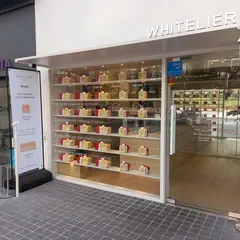 화이트리에 압구정점
