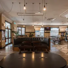 Horse and Jockey Hotel