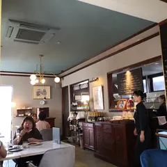 BISTRO AVENUE
