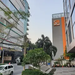エス ボックス スクムウィット ホテル