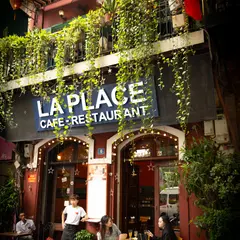 Nhà hàng La Place