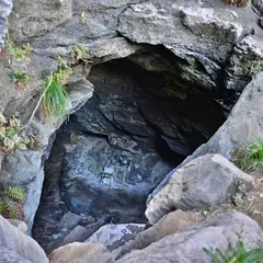 弁財天の洞窟