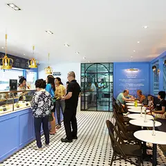 クラウン ベーカリー＆カフェ