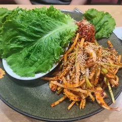 굴예찬굴국밥보쌈 신길점