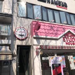 Cinnabon (시나본)