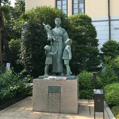 靖国神社 母の像