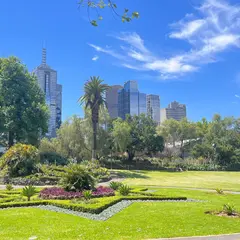 アレクサンドラ庭園