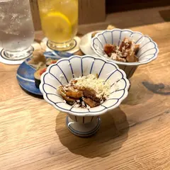 小皿のまぐろとさば。西新宿