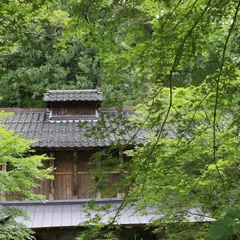 伝泊 小松 大杉谷川に佇む囲炉裏の宿
