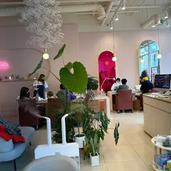 Dashing Diva Nail Salon.