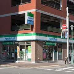 ファミリーマートみなと元町駅前店