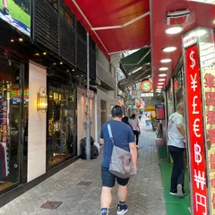 珍妮曲奇聡明小熊