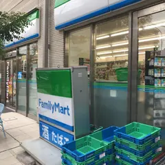 ファミリーマート 黄金町駅北店