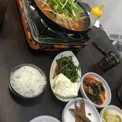 원일 대구탕 (Wonil Cod fish soup & Assorted fried fish platter)