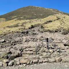 すがもり避難小屋（三俣山分岐）