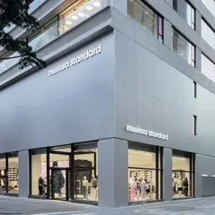무신사 스탠다드 명동
