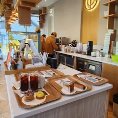 Cafe Comma & Yann Couvreur