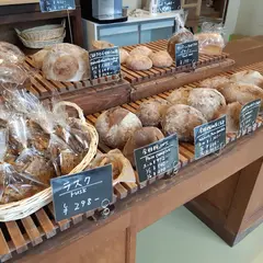 麦小屋 薪窯で焼くパンの店
