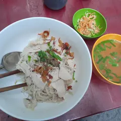 Xe hủ tiếu lầu nước