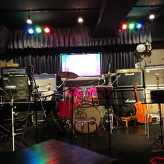 ライヴ＆ダイニング シュール