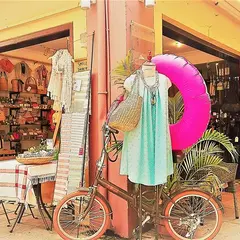 very berry souvenir shop