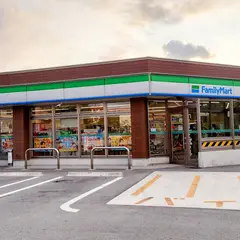 ファミリーマート 那覇鏡原中学校前店