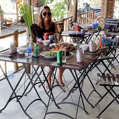 Nong Thon Basket Boat & Restaurant