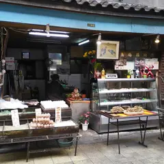 鳥梅鶏肉店