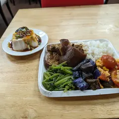 ルーローハン豚足飯