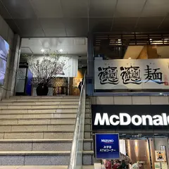まるかく三
