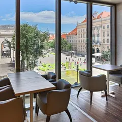 Café Leopold